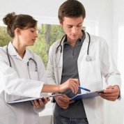 Medicii rezidenţi vor primi o bursă specială lunară de 150 euro